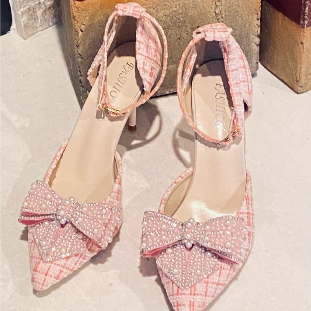 New!  Fashion Brand Company Pink Plaid Heels with Bow